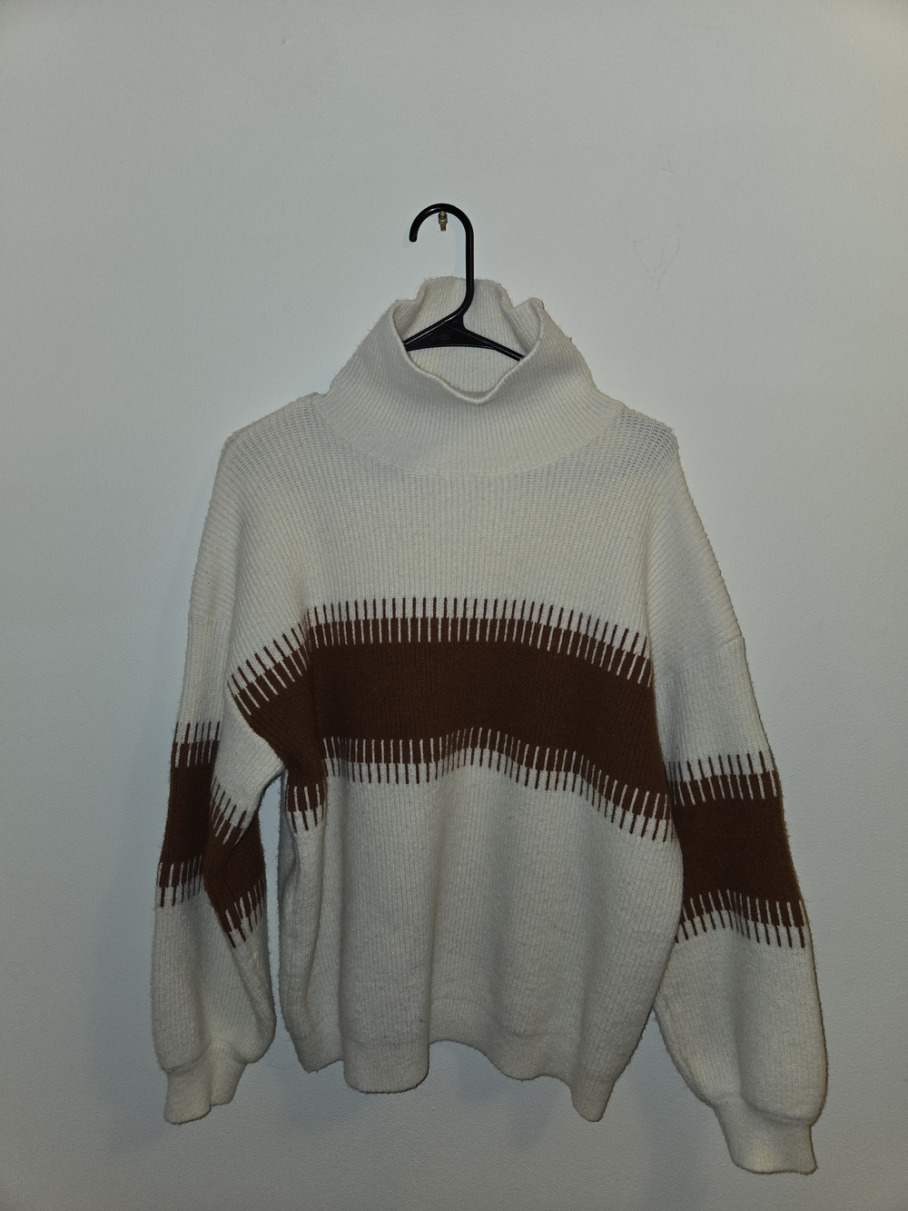 Turtleneck Stripe Sweater in White/Cream and Brown